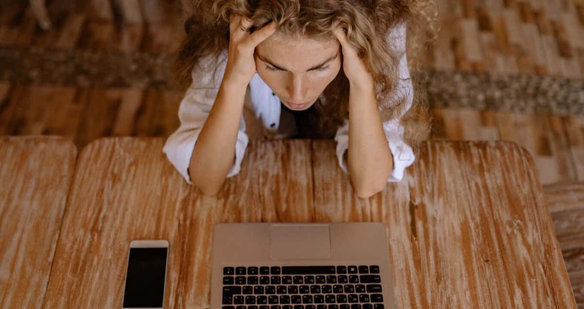 Alberta Businesses Claim They Can't Find Managers - Locals Aren't Buying It