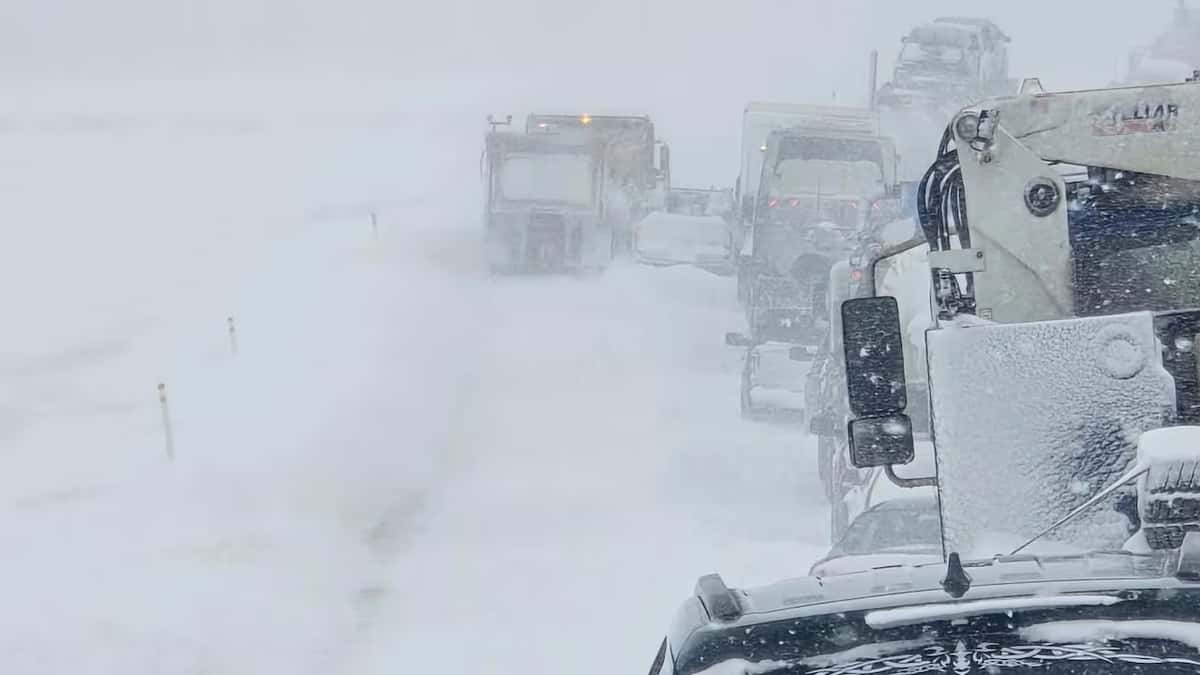 Alberta Spring Snowstorm Strands 300 on Highway 63 — Some Stuck for Nearly 24 Hours