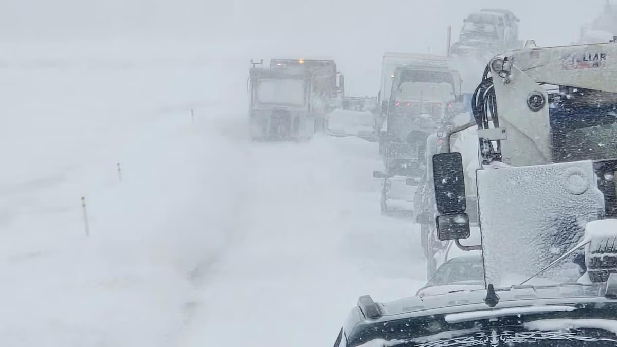 Alberta Spring Snowstorm Strands 300 on Highway 63 — Some Stuck for Nearly 24 Hours