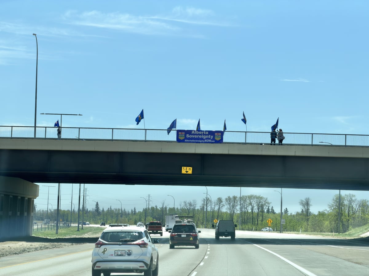 Edmonton Drivers Warned of Whitemud and Henday Delays Amid Separation Referendum Tensions