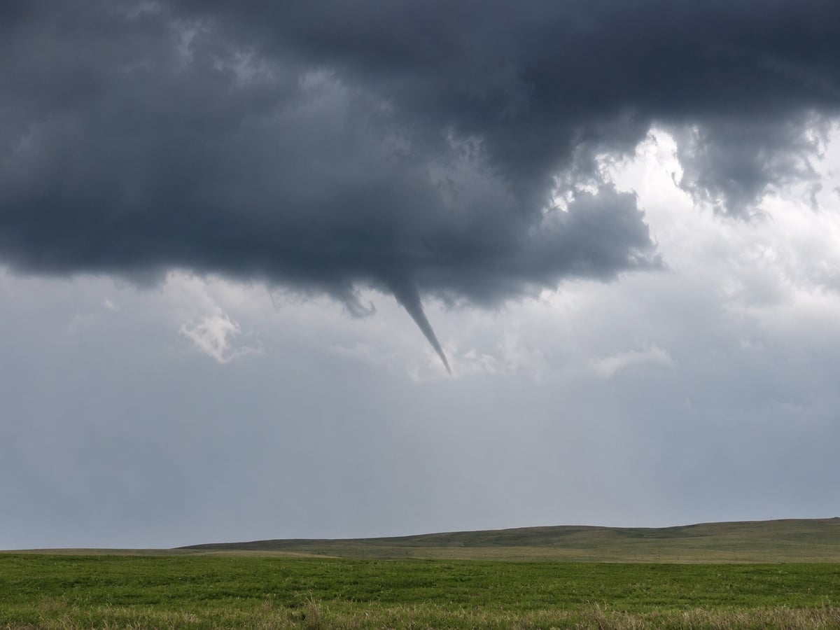 Tornado Warning Near Edmonton: Alberta Emergency Alert Issued for Barrhead County and Thunder Lake Tonight