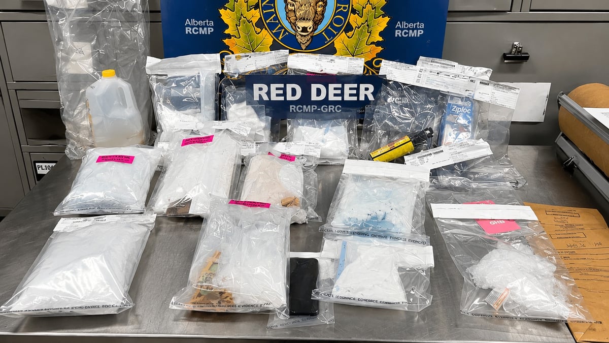 Calgary Man Charged After 1,127 Grams of Fentanyl Seized in Red Deer, Second Suspect Wanted