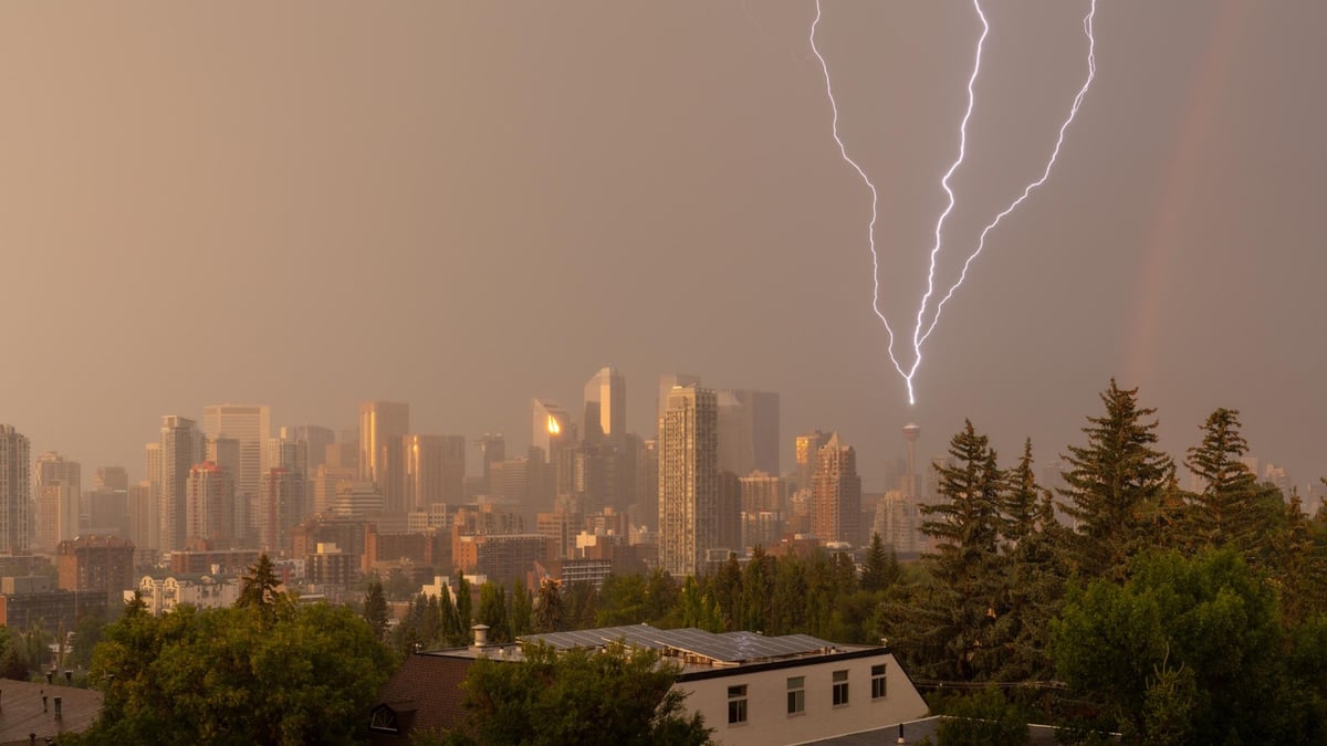 Calgary Upward Lightning: Rare Flashes Seen Over Downtown in the August 15 Storm