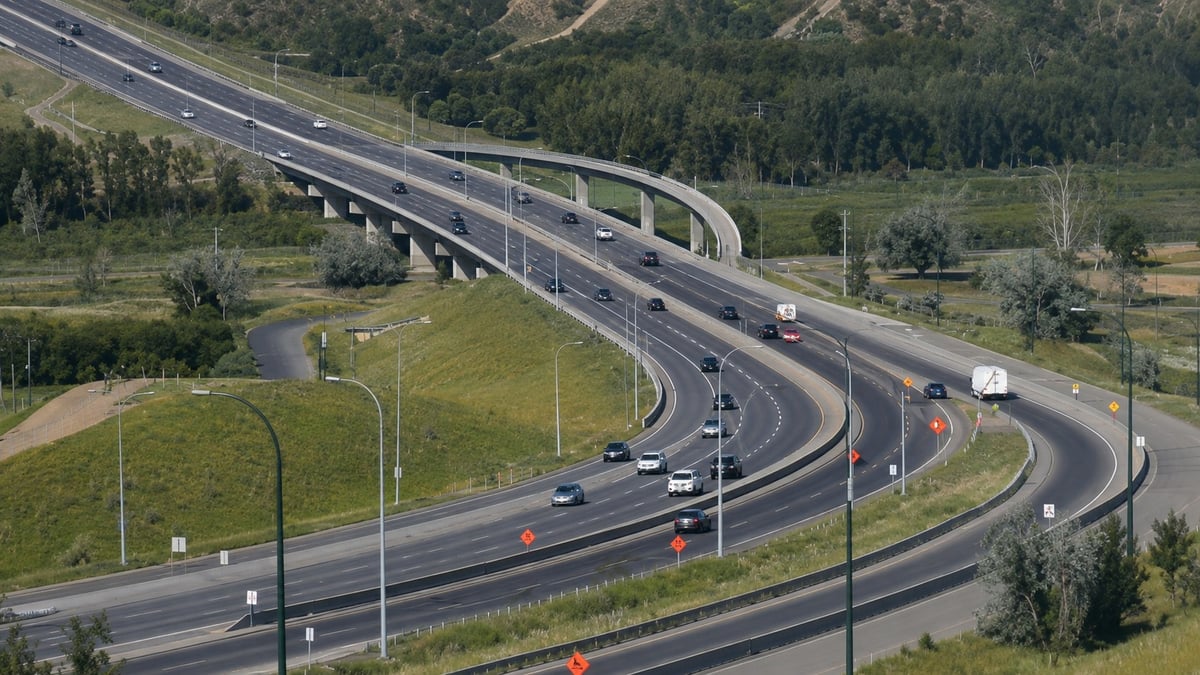 Lethbridge's Whoop-Up Drive Bridge Fire Closes Westbound Lane, Engineers Say Structure Is Safe